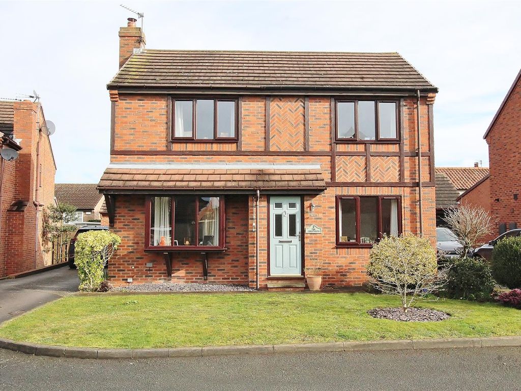 3 bed detached house for sale in The Chestnuts, Hensall, Goole DN14, £