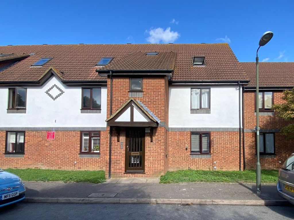 1 bed flat for sale in 16 Stirling Close, Streatham, London SW16, £