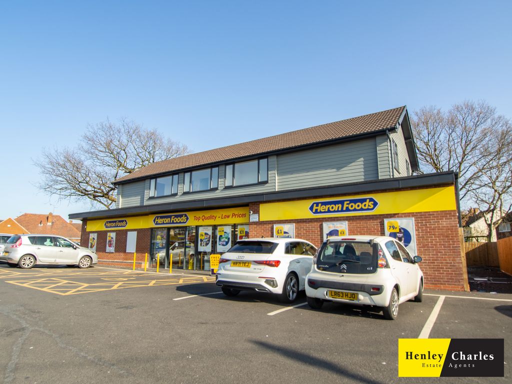 1 bed flat to rent in Pye Green Road, Cannock WS11, £625 pcm Zoopla