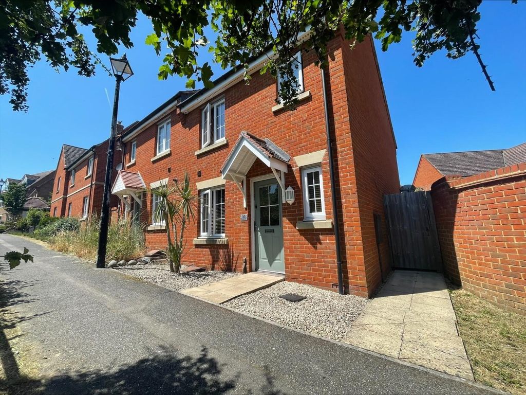 3 bed semidetached house for sale in Swaffer Way, Singleton, Ashford