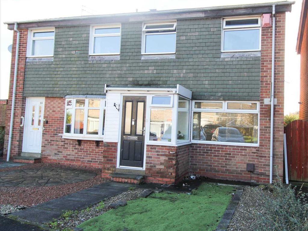 3 bed semidetached house for sale in Oxford Avenue, Eastfield Green