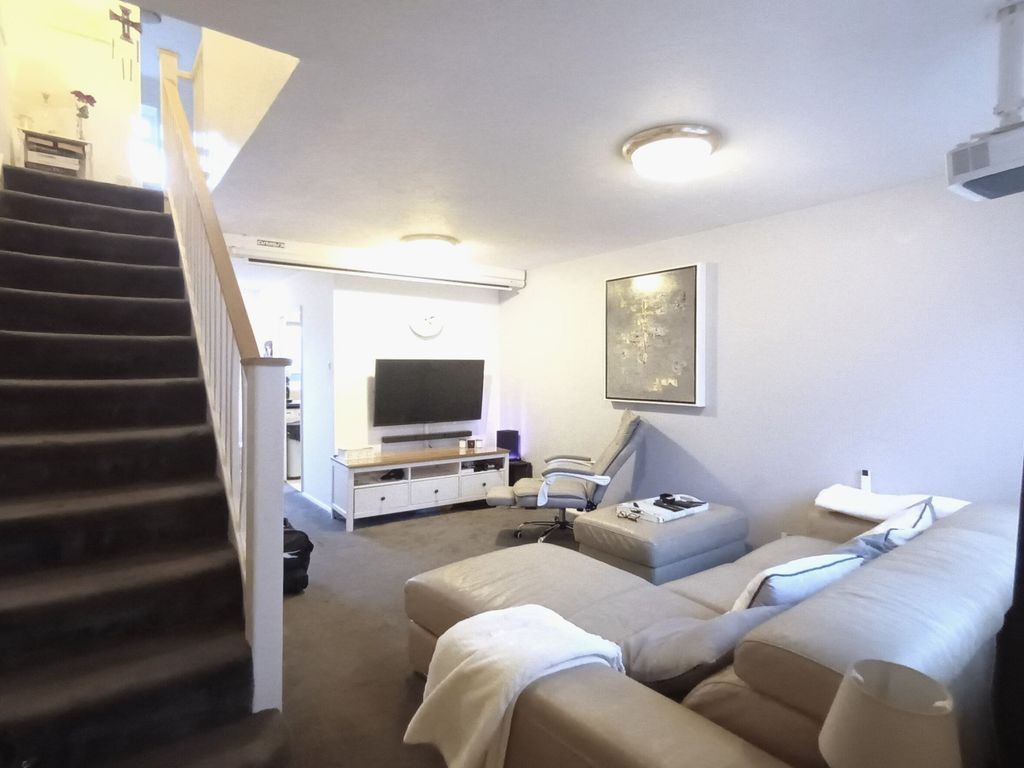 2 bed end terrace house to rent in Ammanford Green, Ruthin Close