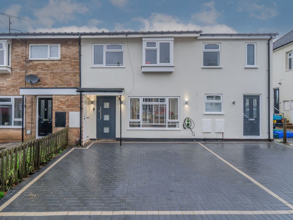 Terraced house for sale in Broomhills Road, Leighton Buzzard