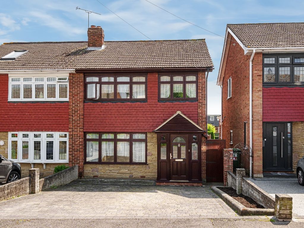 3 bed semidetached house for sale in Limerick Gardens, Cranham