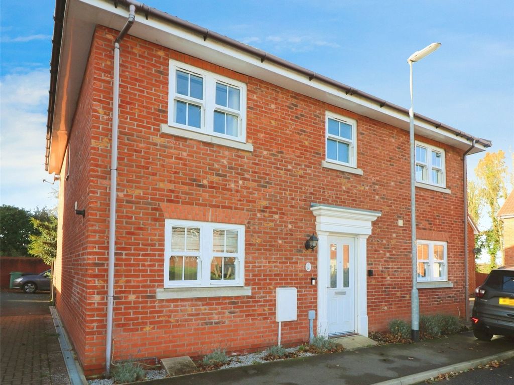 3 bed semidetached house for sale in Exige Way, Wymondham, Norfolk
