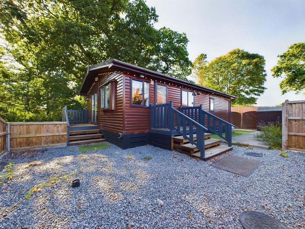 2 bed mobile/park home for sale in Northrepps Road, Northrepps, Cromer