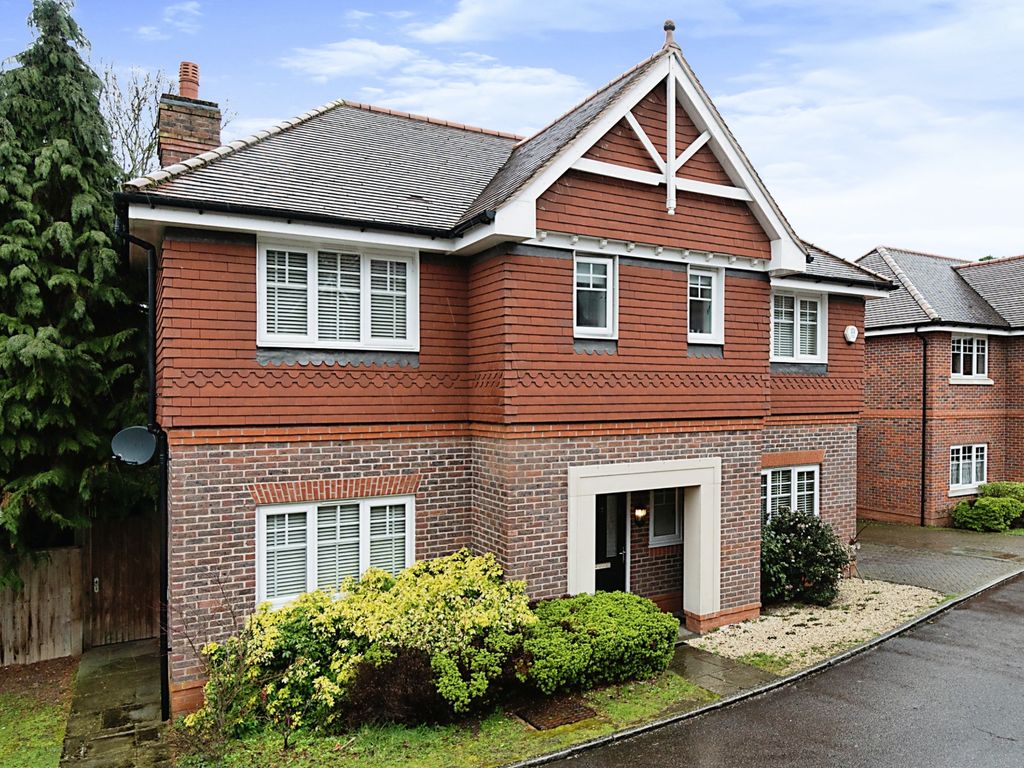 4 bed detached house for sale in Warren Farm Close, Epsom KT17 Zoopla