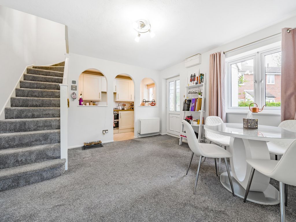 1 bed flat for sale in Hambleton Close, Worcester Park KT4, £365,000