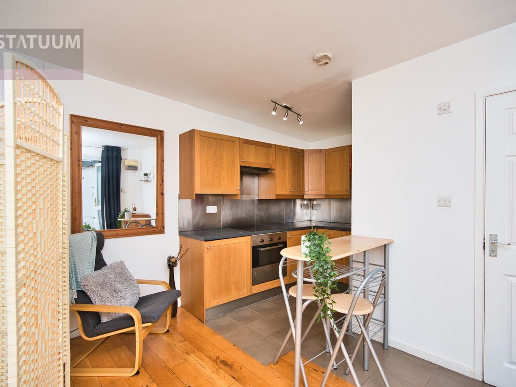 Studio to rent in Queens Road, Walthamstow Central, London E17 Zoopla