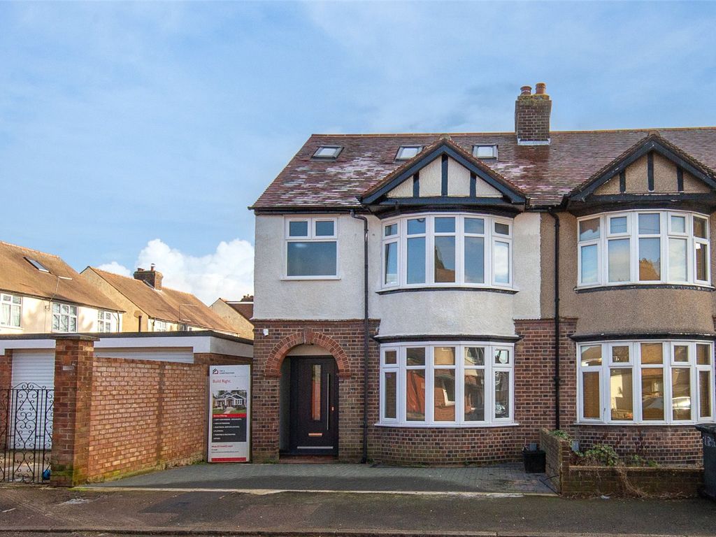 Rutland Crescent, Luton, Bedfordshire LU2  