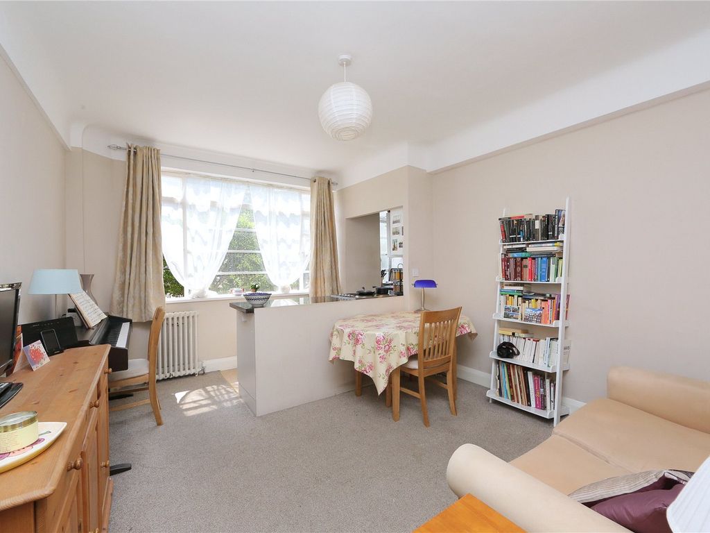 Studio to rent in Balham High Road, London SW17, £1,352 pcm Zoopla
