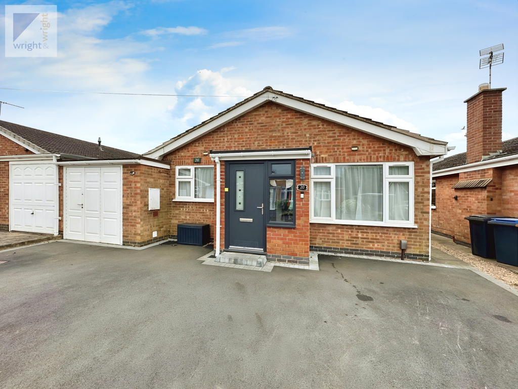 3 bed bungalow for sale in Middlefield Close, Hinckley LE10, £330,000