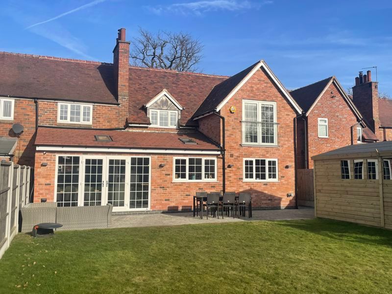 4 bed semidetached house for sale in Hurst Green Road, Sutton