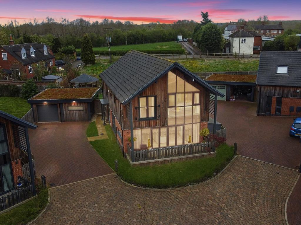 5 bed detached house for sale in Stone Row Place, Moira, Swadlincote