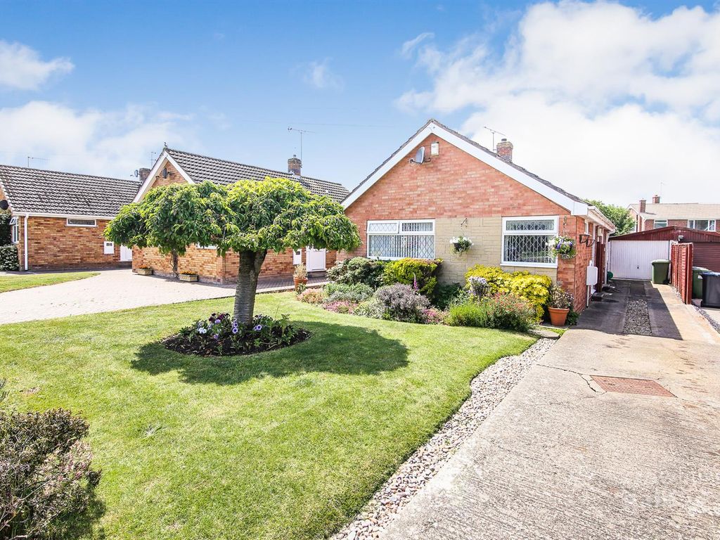 2 bed detached bungalow for sale in Falstaff Drive, Woodlands, Rugby