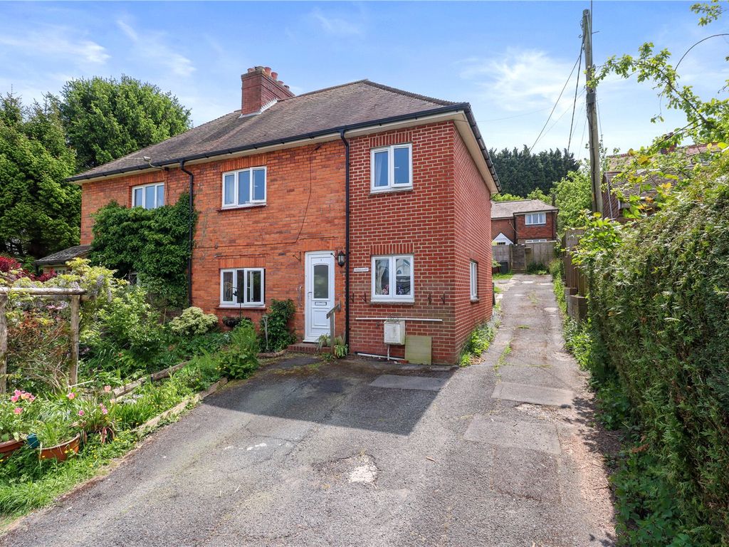 3 bed semidetached house for sale in Burghersh Cottages, Vicarage Lane