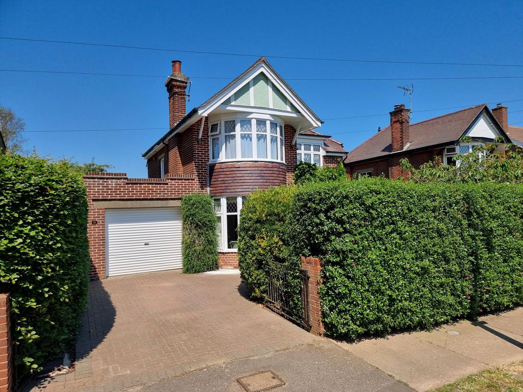 3 bed detached house for sale in Newry Avenue, Felixstowe IP11 Zoopla