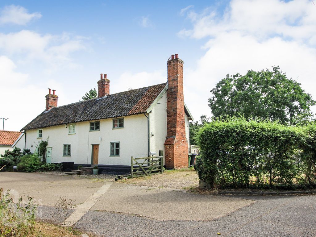 4 bed semidetached house for sale in Station Road, Pulham Market, Diss