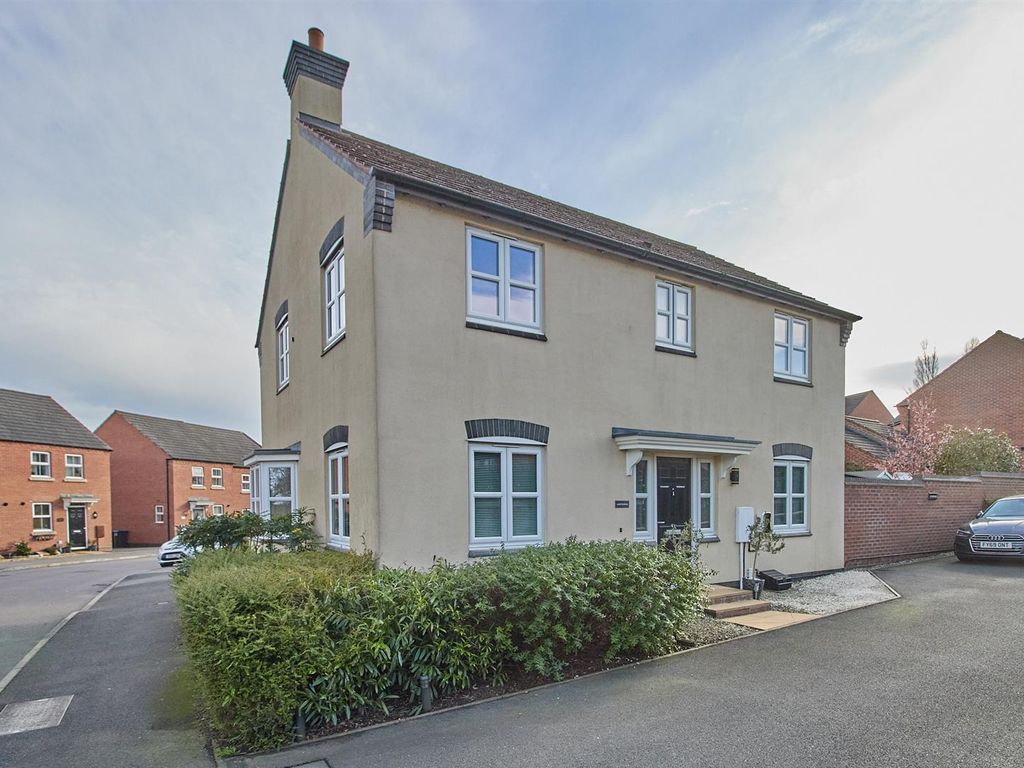 4 bed detached house for sale in Stockholm Close, Hinckley LE10, £