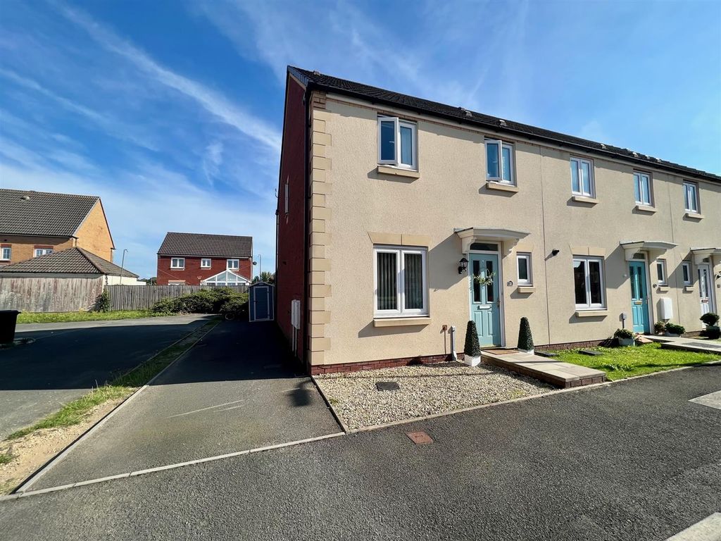 3 bed end terrace house for sale in Ffordd Y Gamlas, Bynea, Llanelli