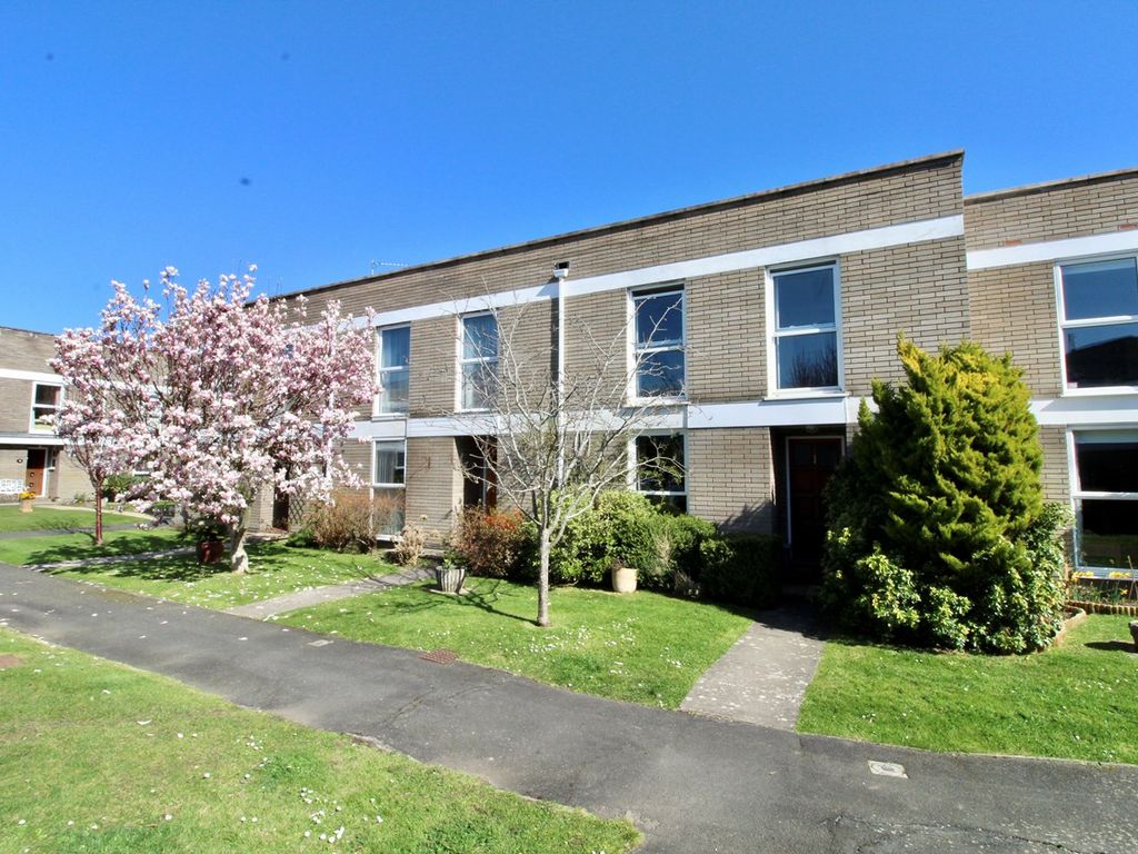 3 bed terraced house for sale in Kingston Park, Pennington, Lymington