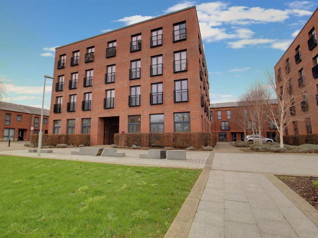 2 bed flat for sale in Friars Orchard, Gloucester GL1, £199,000 Zoopla