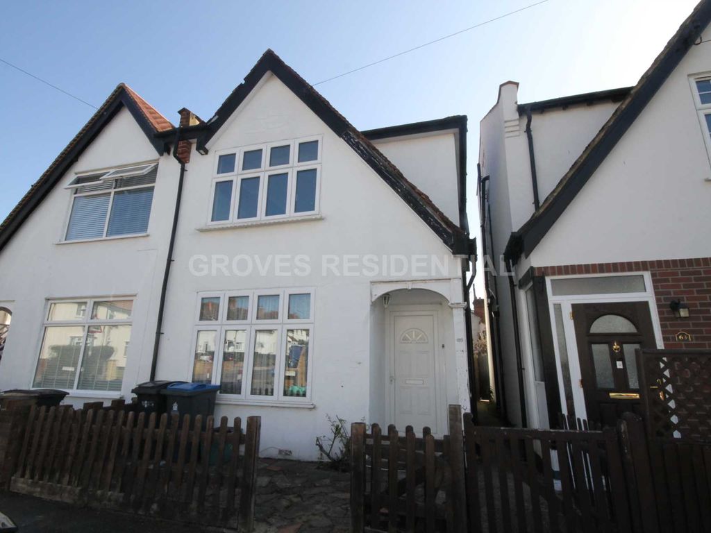 3 bed semidetached house for sale in Mount Road, New Malden KT3, £