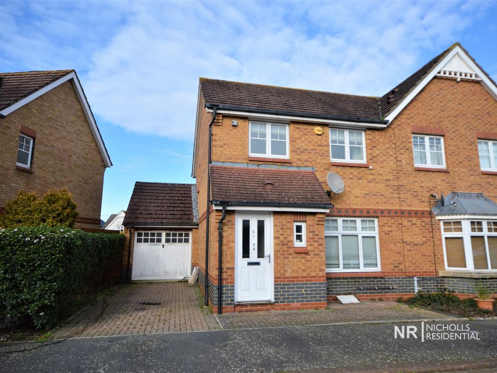 3 bed semidetached house for sale in Grapsome Close, Chessington