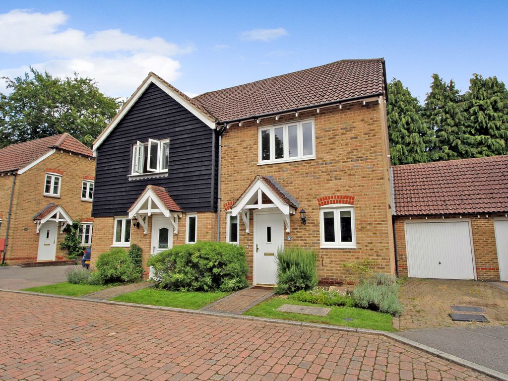 3 bed semidetached house to rent in Red Bushes Close, Medstead, Alton