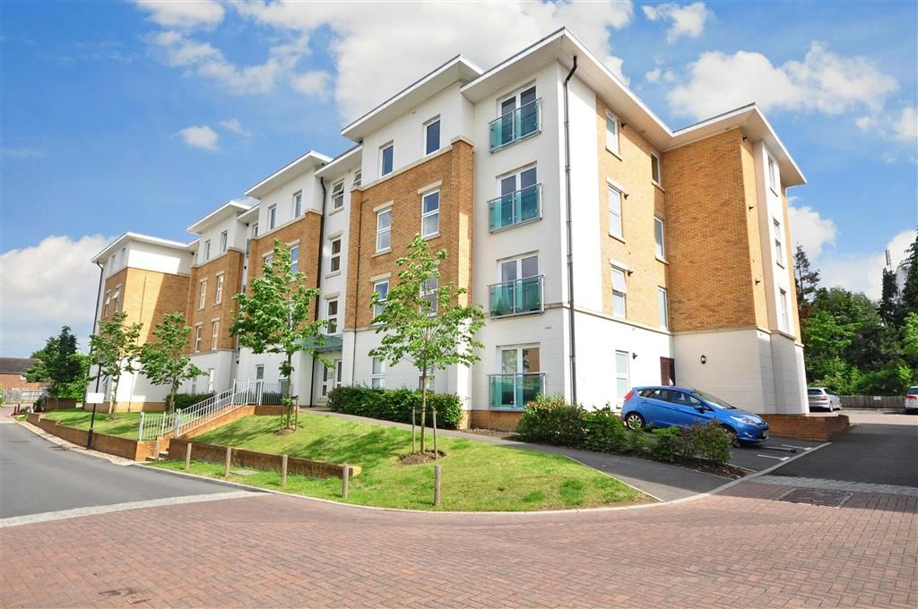 1 bed flat for sale in Highbury Drive, Leatherhead, Surrey KT22 Zoopla