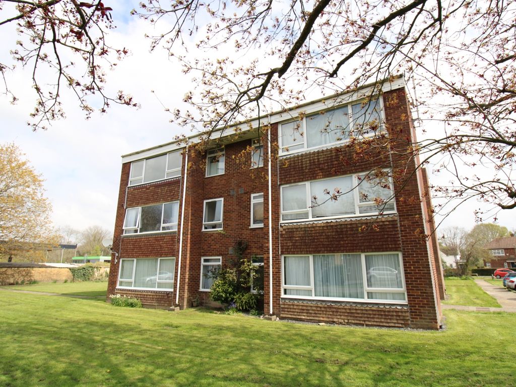 1 bed flat to rent in Horley, Surrey RH6 Zoopla