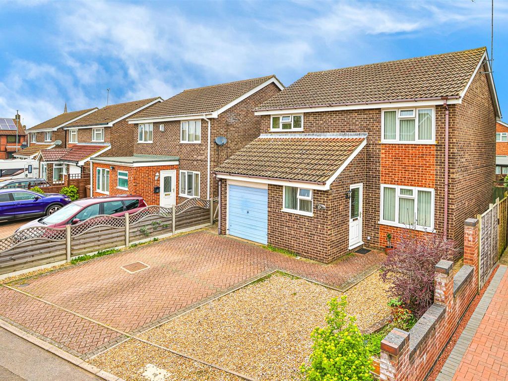 4 bed detached house for sale in Saxon Way, Raunds, Wellingborough NN9