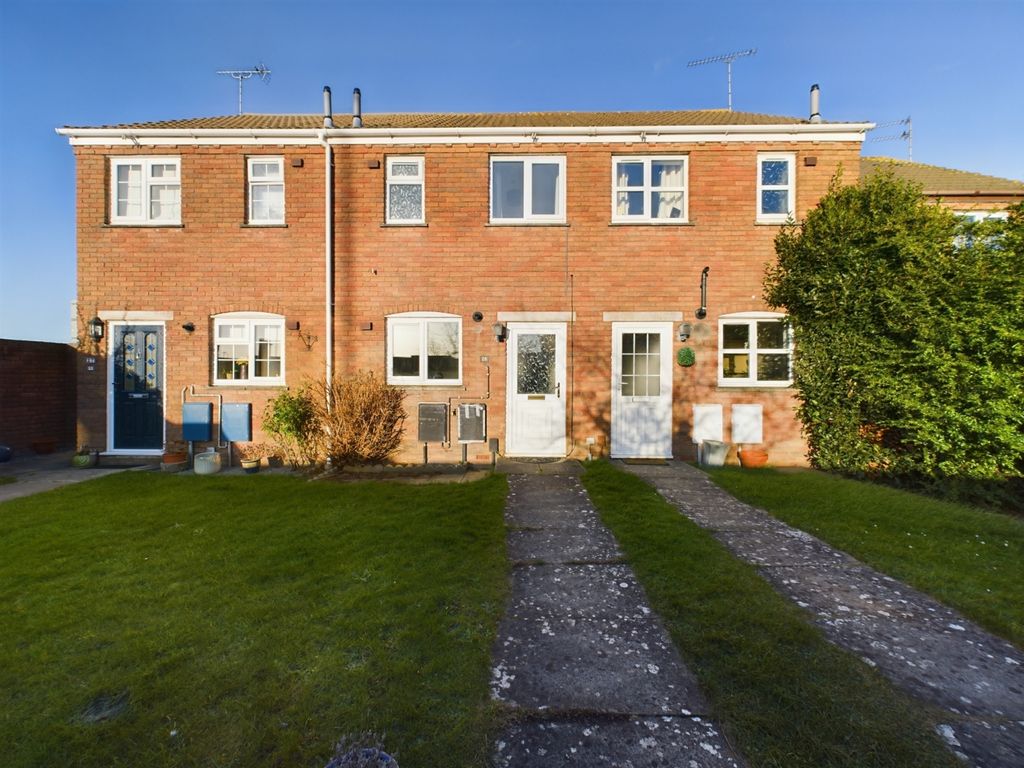 2 bed terraced house to rent in The Greenings, Cheltenham