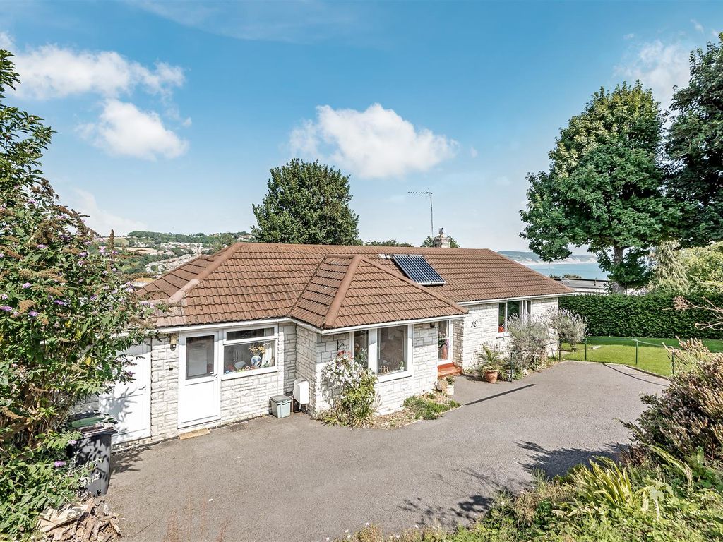 4 bed detached bungalow to rent in Clappentail Park, Lyme Regis DT7, £