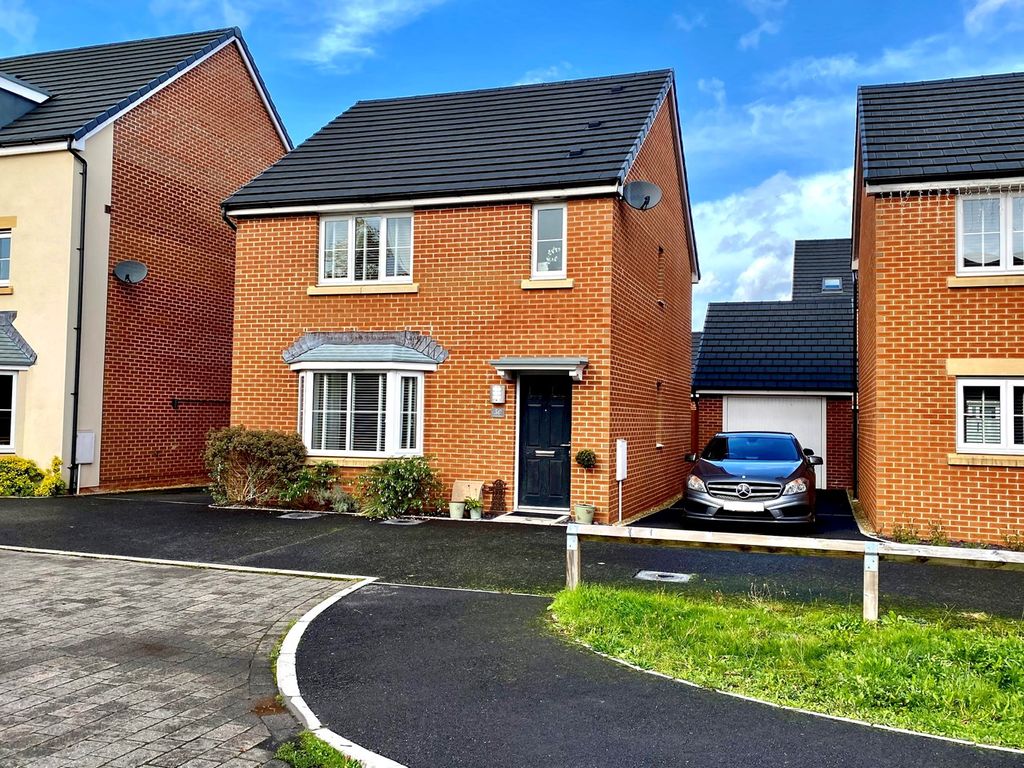3 bed detached house for sale in Park Way, Rogerstone, Newport NP10, £325,000 Zoopla