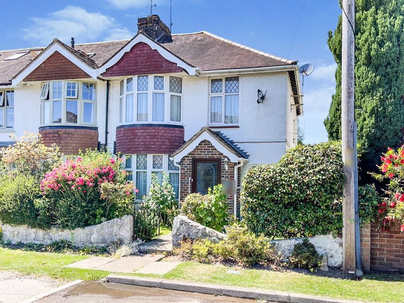 3 bed end terrace house for sale in Chesworth Crescent, Horsham RH13