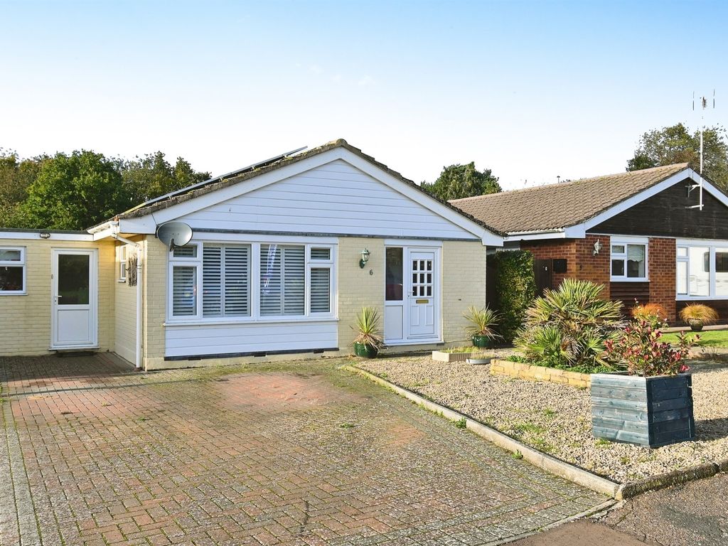 2 bed detached bungalow for sale in Karen Close, Scole, Diss IP21, £