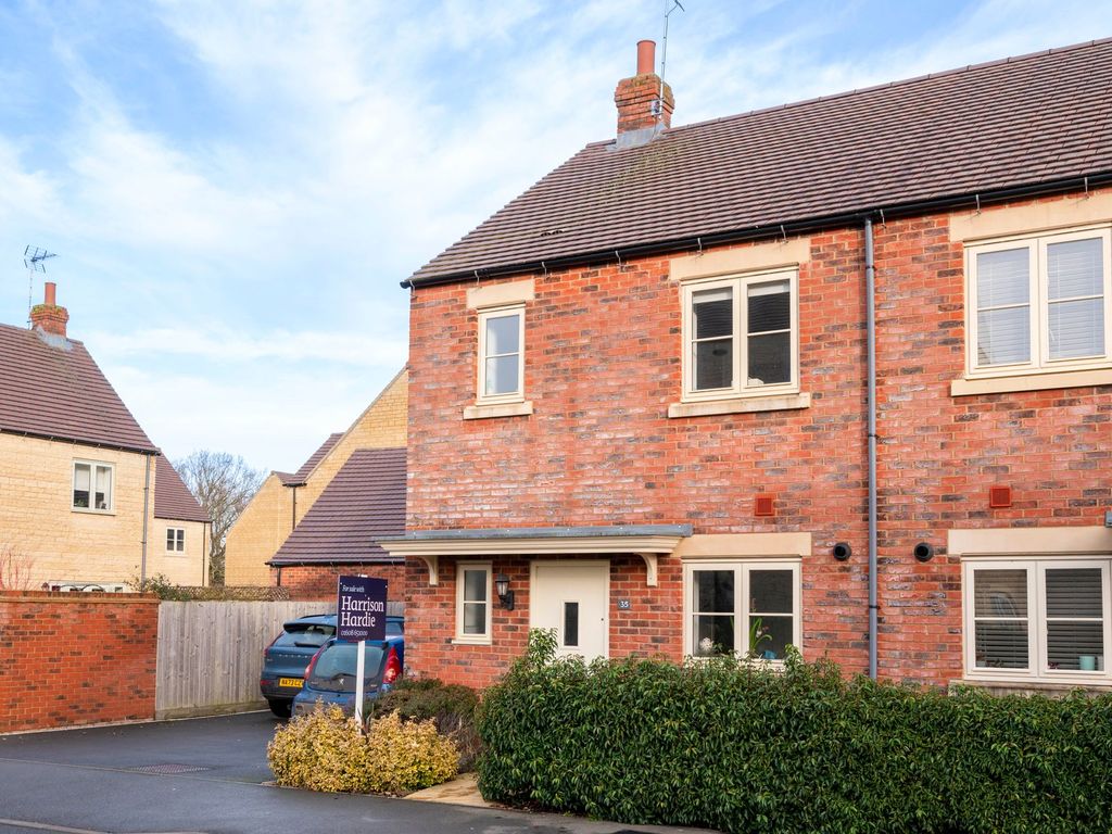 2 bed semidetached house for sale in Cornflower Road, MoretonInMarsh