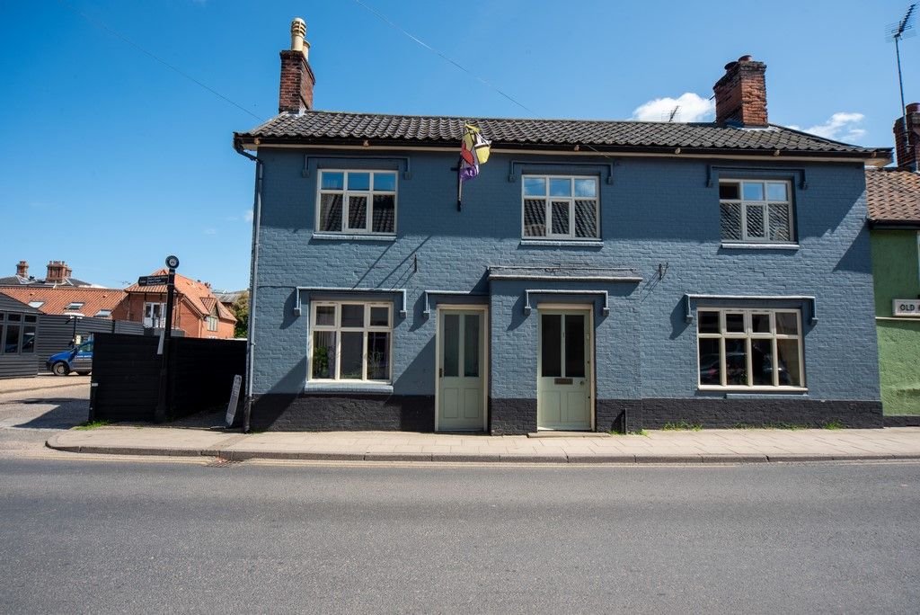 5 bed detached house for sale in London Road, Harleston IP20, £550,000