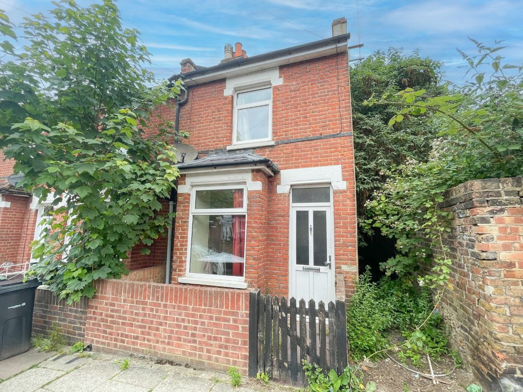2 bed end terrace house for sale in Wingfield Road, Gravesend, Kent