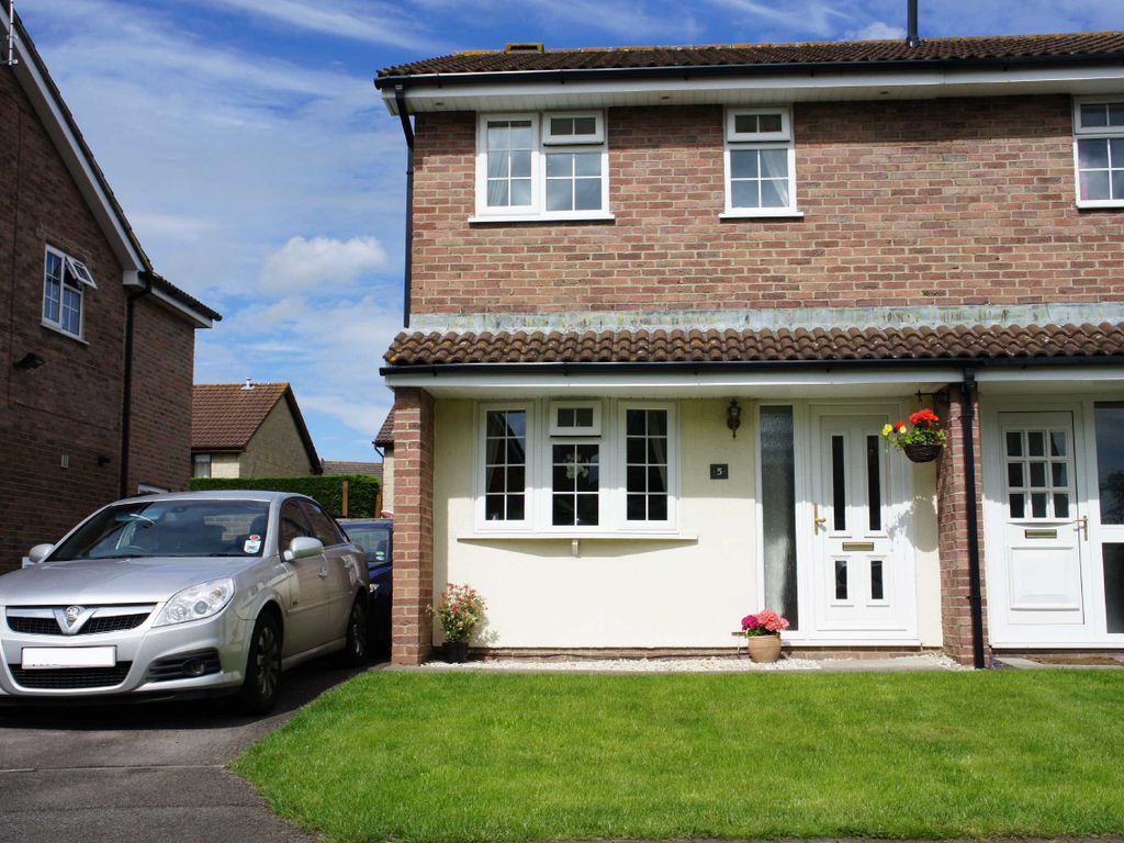 3 bed semidetached house to rent in St Vincent Way, Churchdown