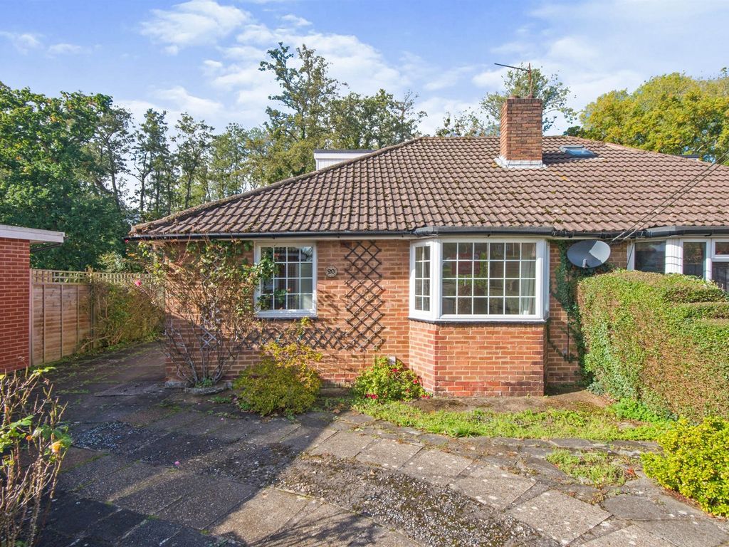2 bed semidetached bungalow for sale in Boyatt Crescent, Eastleigh