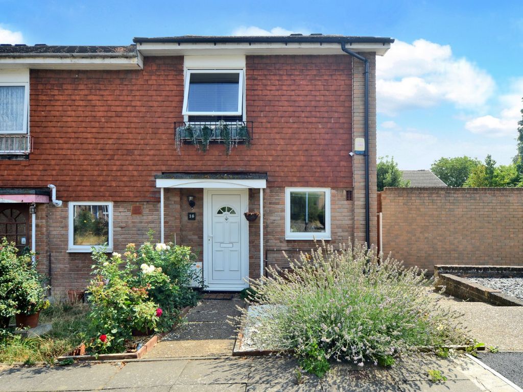 3 bed end terrace house for sale in Handside Close, Worcester Park KT4