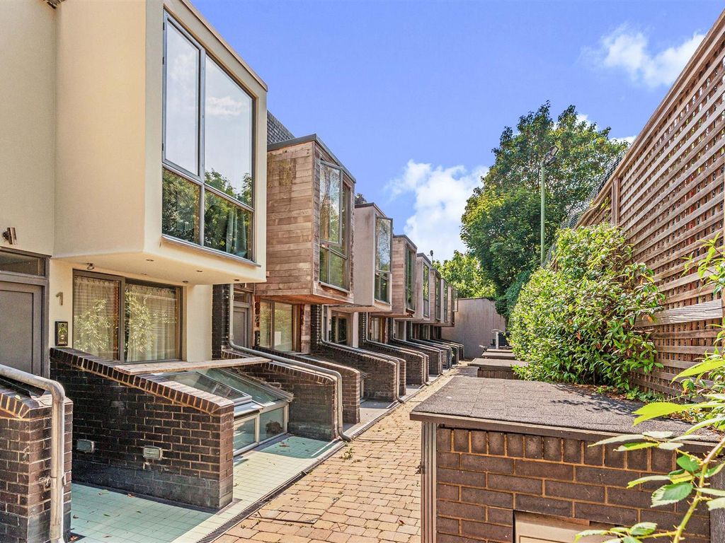 Pavillion Mews, London N4  