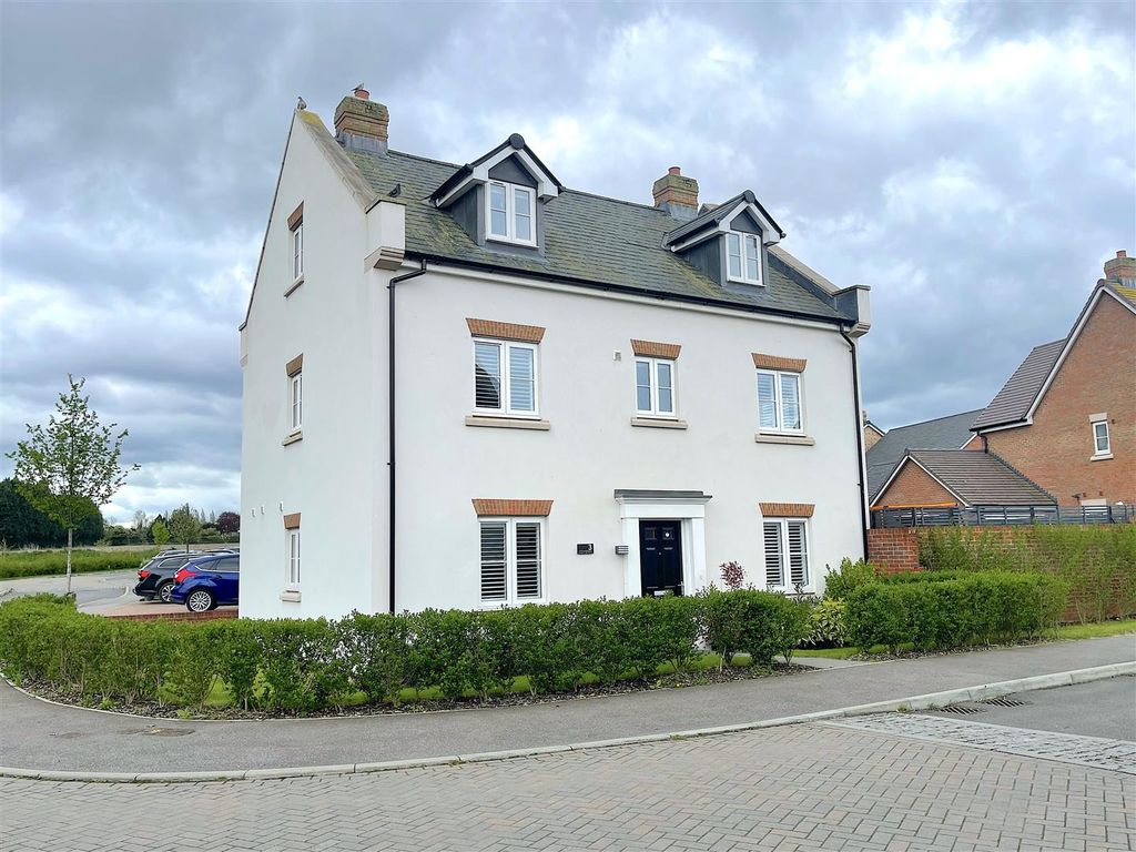 5 bed detached house for sale in Brigden Gardens, Faversham ME13 Zoopla