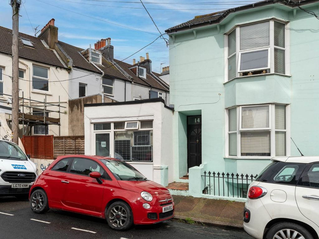 1 bed end terrace house for sale in Edinburgh Road, Brighton, East Sussex BN2, £140,000 Zoopla