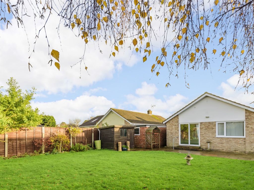 3 bed detached bungalow for sale in Boxgrove Gardens, Aldwick, Bognor