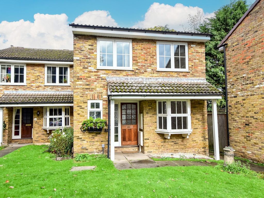 Holmsdale Close, Iver SL0  