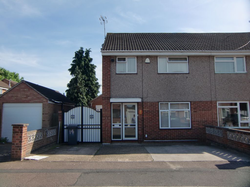 3 bed semidetached house to rent in Gilbert Close 7Pf, Leicester