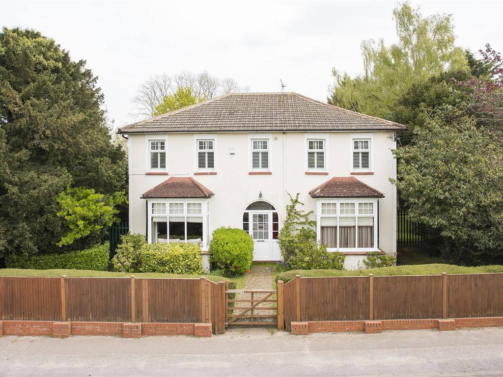 4 bed detached house for sale in Wrotham Road, Meopham, Gravesend DA13